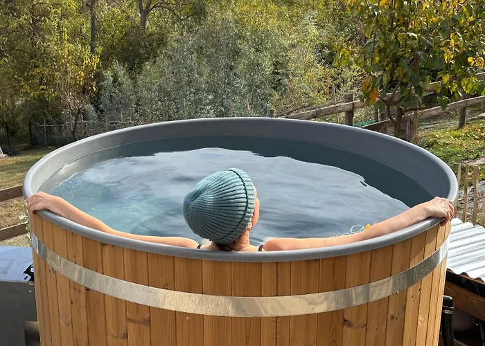 לינה וארוחת בוקר Fantail 3*